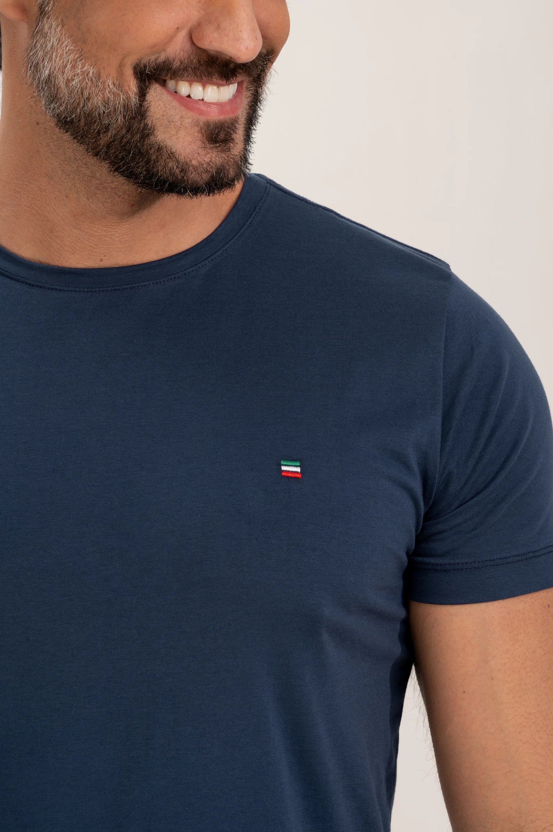 Camiseta Premium Algodão Egípcio com Logo Slim